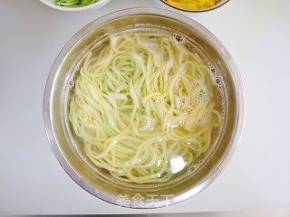 河南蒜汁捞面❗️酸辣爽口，专治夏季没食欲，立夏面条❗️的做法步骤：12