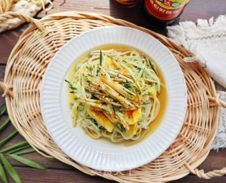 河南蒜汁捞面❗️酸辣爽口，专治夏季没食欲，立夏面条❗️的做法步骤：14