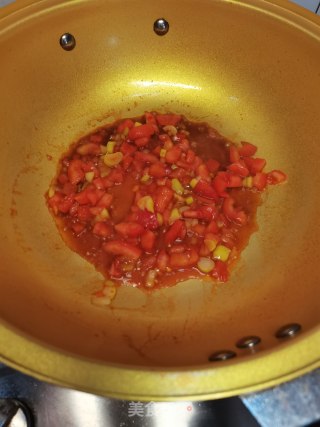 西红柿挂面汤的做法步骤：3