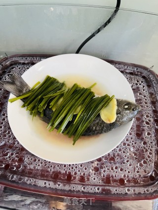 自制鲫鱼的做法步骤：2
