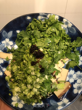 鸡蛋干拌香菜的做法步骤：3