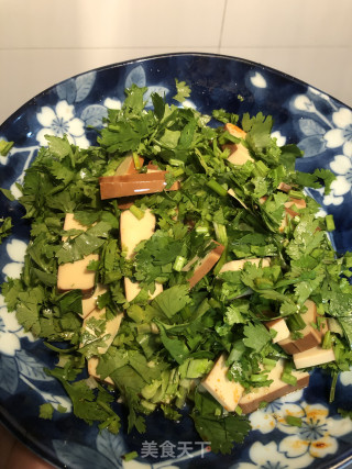 鸡蛋干拌香菜的做法步骤：4