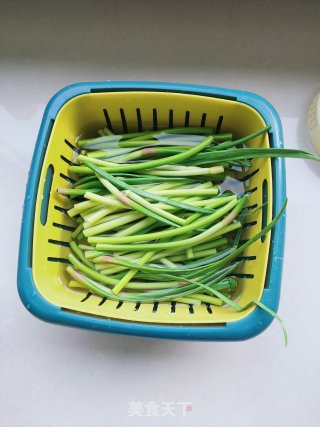 蒜薹木耳炒肉丝的做法步骤：1