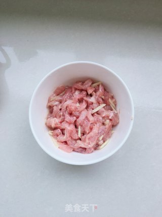 蒜薹木耳炒肉丝的做法步骤：5