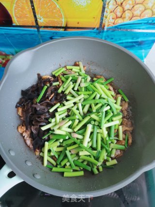 蒜薹木耳炒肉丝的做法步骤：11