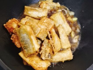 糖醋带鱼的做法步骤：6