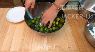 糖渍小青柠加柠檬，炎炎夏日，来一杯酸酸甜甜小青柠茶，去火又甜蜜！的做法步骤：1