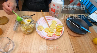 糖渍小青柠加柠檬，炎炎夏日，来一杯酸酸甜甜小青柠茶，去火又甜蜜！的做法步骤：12