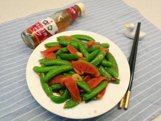 春天时令美食快手菜～甜豆炒腊肠的做法步骤：6