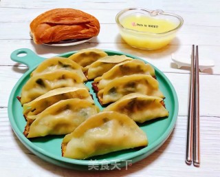 韭菜鲜肉锅贴的做法步骤：12