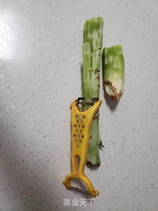 蒜蓉莴笋的做法步骤：2