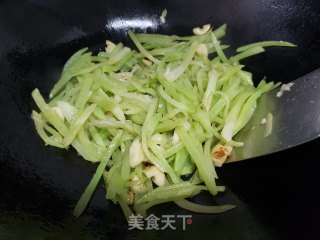 蒜蓉莴笋的做法步骤：7