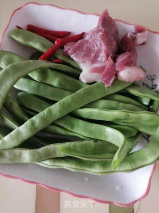 扁豆炒肉的做法步骤：1