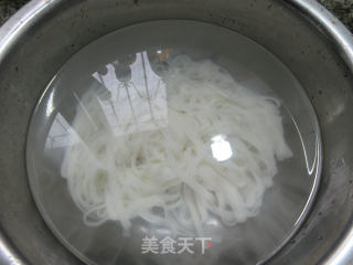 葱油河粉的做法步骤：4