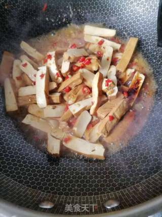 西芹炒豆干的做法步骤：4