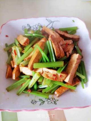 西芹炒豆干的做法步骤：8