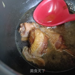 西兰花鸡腿肉沙拉的做法步骤：1