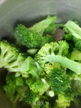 西兰花鸡腿肉沙拉的做法步骤：7