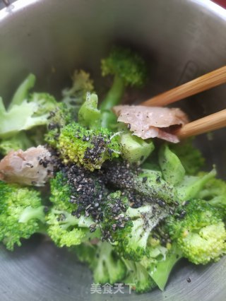 西兰花鸡腿肉沙拉的做法步骤：9