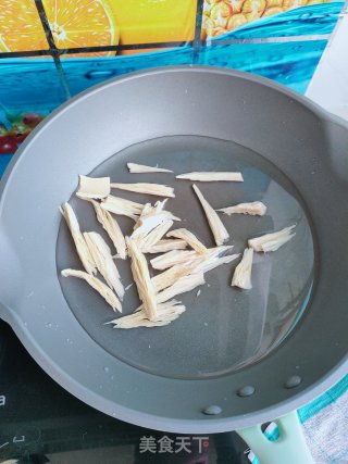 腐竹炒芹菜的做法步骤：2