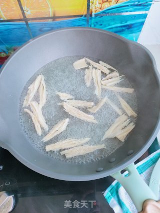 腐竹炒芹菜的做法步骤：3