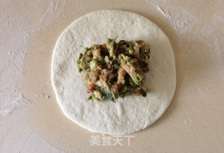 槐花韭菜猪肉馅儿饼的做法步骤：3