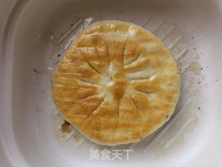 槐花韭菜猪肉馅儿饼的做法步骤：9