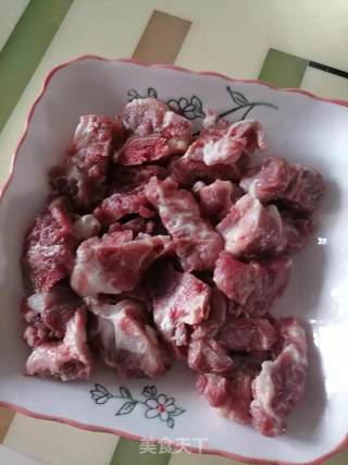 海带骨头汤的做法步骤：1