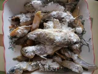 香酥黄花鱼的做法步骤：2