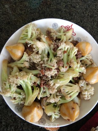 牛肉粒翻炒白菜花的做法步骤：8