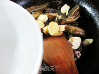 红烧泥鳅的做法步骤：9