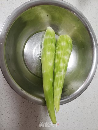 莴笋炒鸡蛋的做法步骤：2