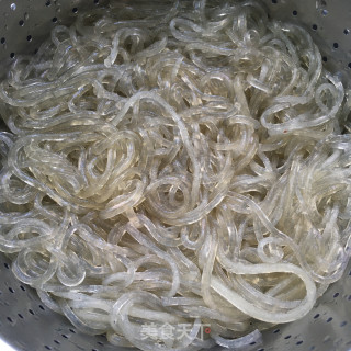 胡萝卜韭菜粉条包的做法步骤：3