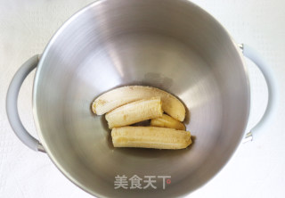 减脂期的幸福 | 全麦核桃香蕉欧包的做法步骤：1