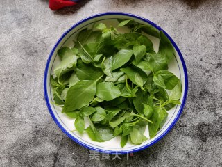 荆芥拌变蛋的做法步骤：2