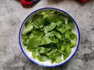荆芥黄瓜拌变蛋的做法步骤：4