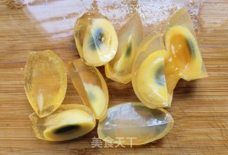 荆芥黄瓜拌变蛋的做法步骤：5