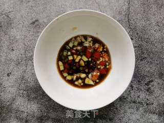 荆芥黄瓜拌变蛋的做法步骤：7
