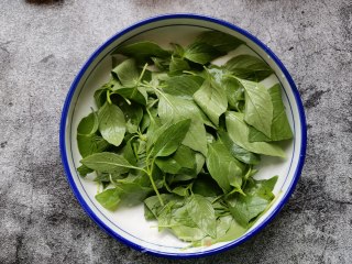 蒜蓉小米椒拌荆芥的做法步骤：3