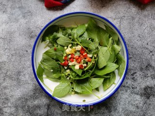 蒜蓉小米椒拌荆芥的做法步骤：6