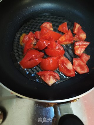 西红柿炒蒜苔的做法步骤：2