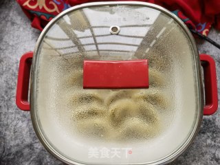 槐花韭菜猪肉煎饺的做法步骤：9