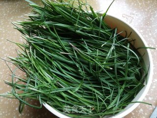 虾皮韭菜鸡蛋饺的做法步骤：1