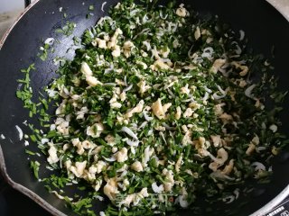 虾皮韭菜鸡蛋饺的做法步骤：6
