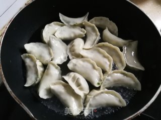虾皮韭菜鸡蛋饺的做法步骤：8