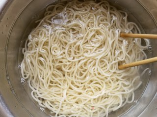 西红柿黄瓜凉饸烙的做法步骤：14
