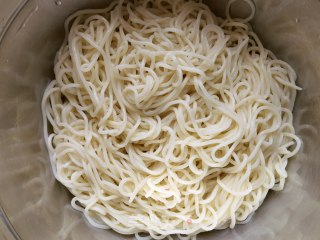 西红柿黄瓜凉饸烙的做法步骤：15