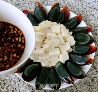 皮蛋豆腐的做法步骤：8