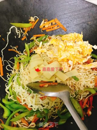 让你舔盘的鸡蛋炒面的做法步骤：13