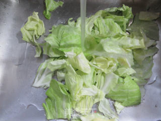 肉片牛心菜炒铁棍山药粉条的做法步骤：4